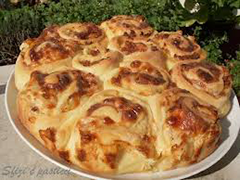 FOCACCIA  CON POMODORI E CIPOLLA
