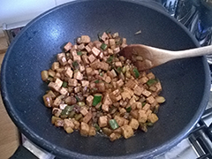 TOFU ALLE ZUCCHINE E TALLI D'AGLIO